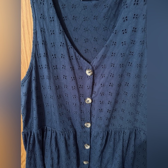 Somona Button-Down Sleeveless Dress - Picture 2 of 4